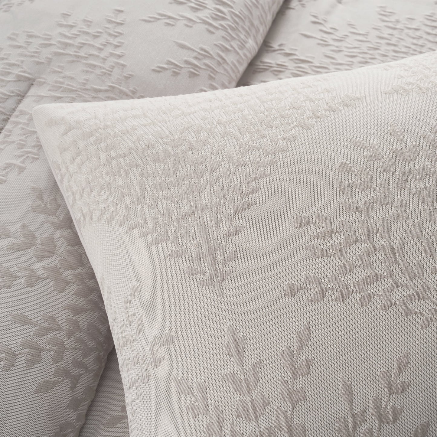 Sienna Leaf 3-Piece White Pepper Taupe Floral Comforter Set, Full/Queen