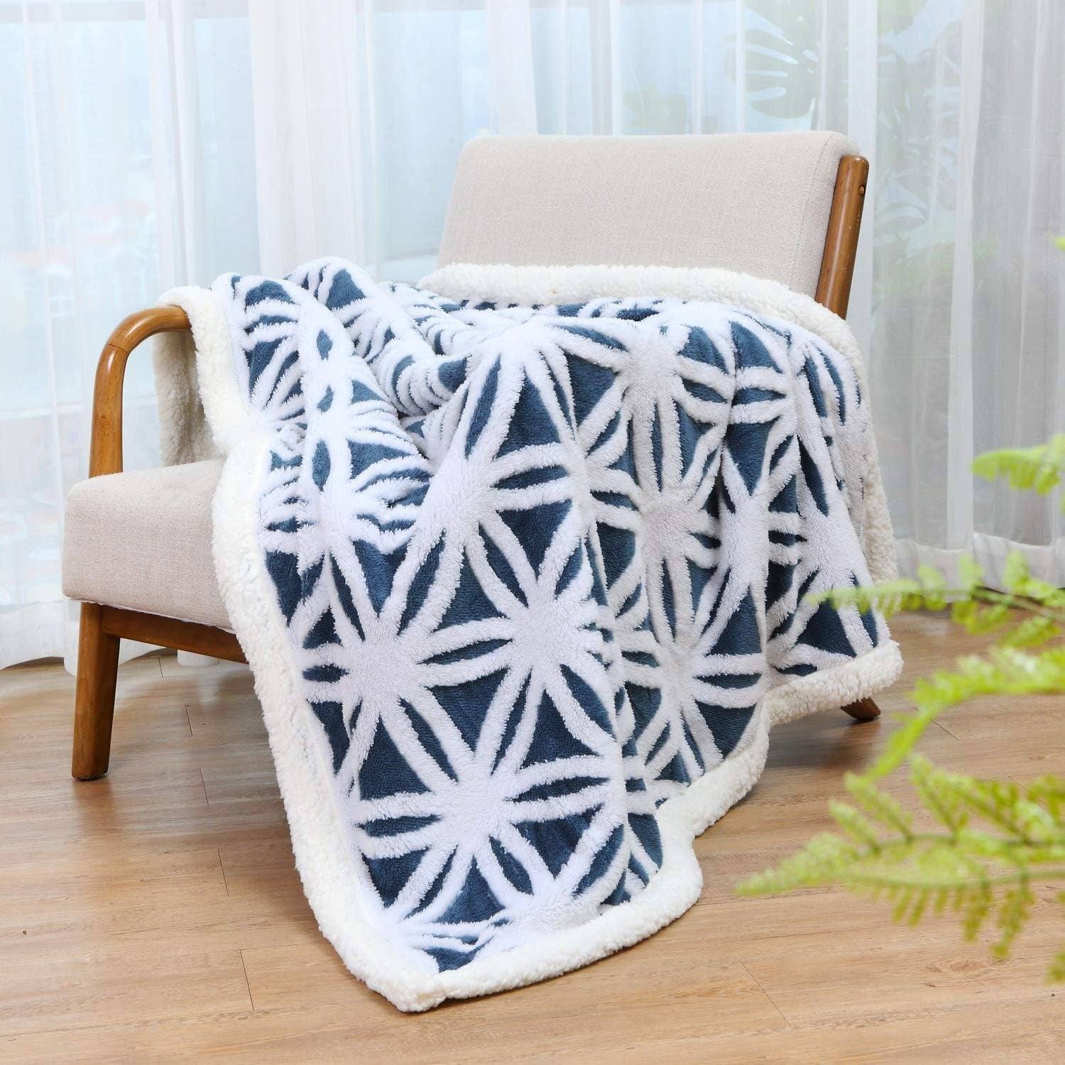 LOMAO Sherpa Fleece Blanket Fuzzy Soft Throw Blanket Dual Sided Blanket for Couch Sofa Bed (Navy, 90''X90'')